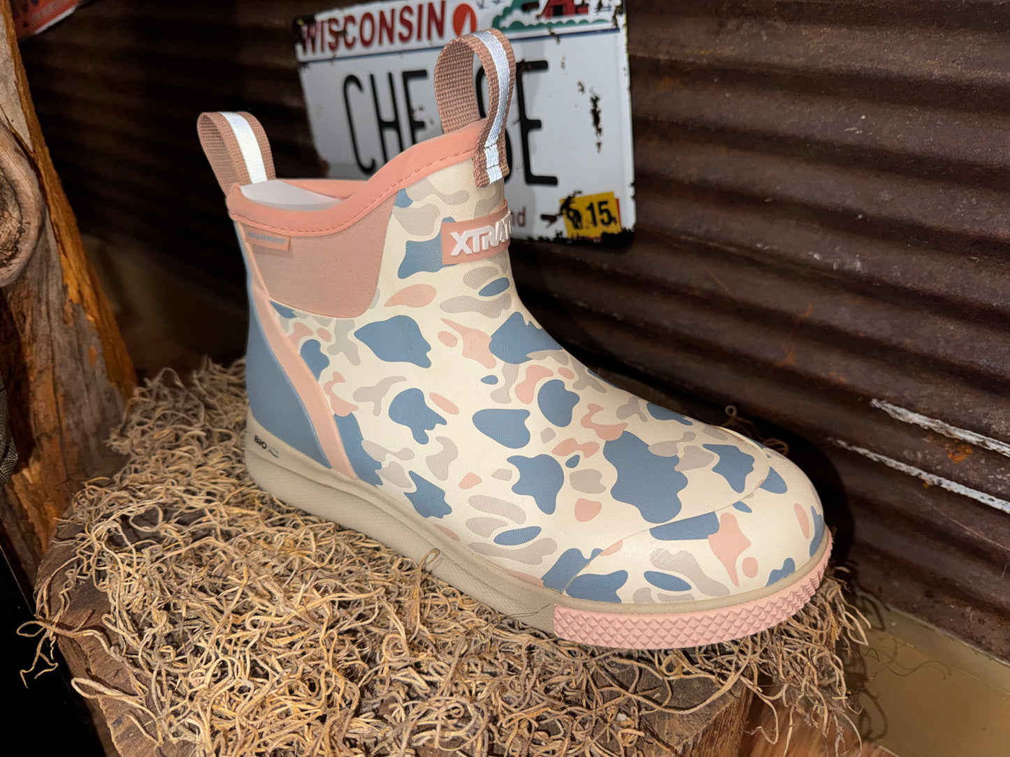 XADSWDC4 Women XTRATUF pink camo sports
