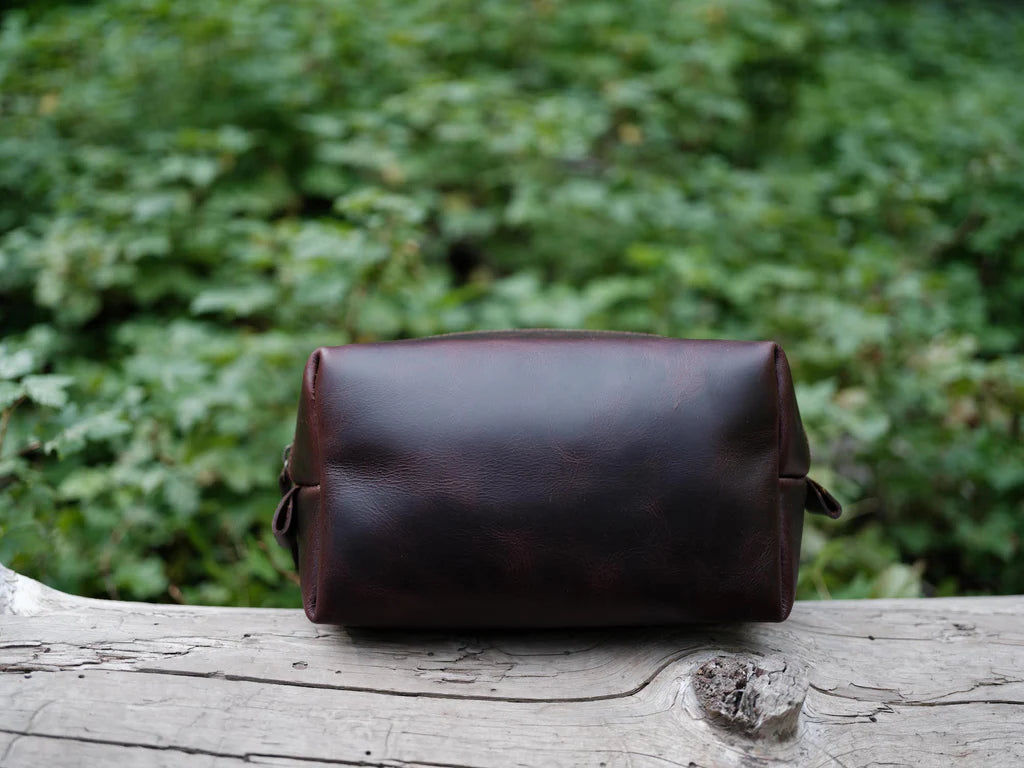 Kobuk Dopp Kit Color: Antique Brown