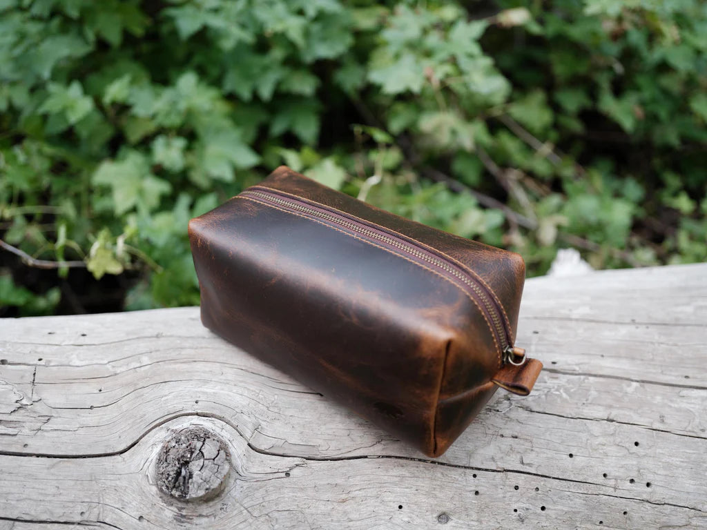 Kobuk Dopp Kit Color: Antique Brown